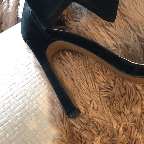 Heels - Picture 2 of 4